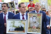 Чьи портреты несли российские губернаторы в День Победы
