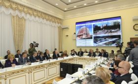 Самарская область: Дмитрий Азаров провел встречу с дольщиками трех проблемных объектов