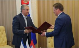 Дмитрий Овсянников и Сергей Аксенов подписали соглашение о сотрудничестве между Севастополем и Республикой Крым