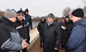 Марий Эл: Александр Евстифеев осмотрел строительство новой защитной дамбы вдоль р. М.Кокшага