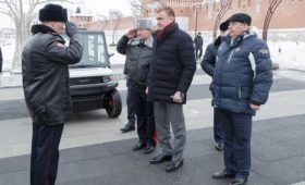 Алексей Дюмин передал электрокары для патрулирования сотрудникам УМВД по Тульской области