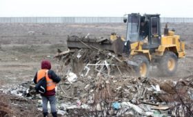 В Астрахани продолжается ликвидация крупных несанкционированных свалок
