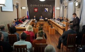 Губернатор Севастополя предложил поощрять лучшие организации территориального самоуправления и старших по домам
