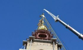 В день духовной покровительницы региона на колокольню Богоявленского собора Костромского кремля водружен храмовый крест