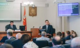 Губернатор Алексей Островский выступил с ежегодным отчетом перед депутатами областной Думы