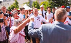 Тюменская область: Областной фестиваль «Мост дружбы» объединил десятки тысяч тюменцев, заявил губернатор