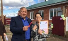 Иркутская область: Ключи от новых квартир взамен аварийного жилья получили первые четыре семьи поселка Бохан