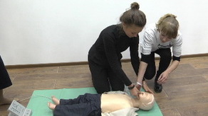 Камчатские волонтеры-медики проводят в школах краевой столицы открытые уроки по оказанию первой помощи