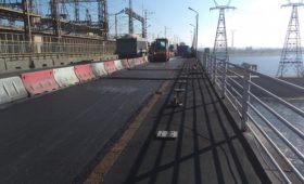 В Волгоградской области на мостовом комплексе ГЭС уложили нижний слой асфальта