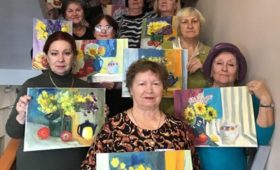 Более 20 пенсионерам Приморья помогли освоить живопись по нацпроекту «Демография»