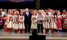 Глава Мордовии Владимир Волков наградил победителей фестиваля «Шумбрат, Мордовия!»