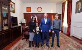 Республика Северная Осетия — Алания: Вячеслав Битаров исполнил мечту 7-летней Мии Перисаевой