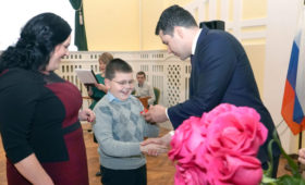Калининградская область: Губернатор вручил ключи от новых квартир жителям аварийного фонда в Черняховском городском округе