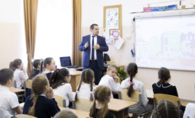 Первый в 2020 году «Урок цифры» познакомит школьников Ненецкого АО с устройством персональных помощников
