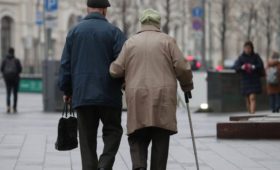 Поддержан законопроект о восстановлении индексации пенсий пенсионерам-опекунам