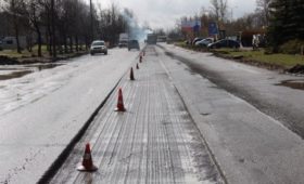 Улицу Инженерную ремонтируют в Пскове по «дорожному» нацпроекту
