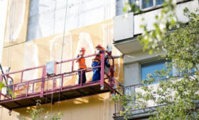 Работы по капитальному ремонту многоквартирных домов возобновили в Подмосковье