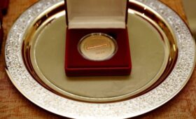 Медаль за доброе сердце: Губернатор Олег Кувшинников вручил вологодским волонтёрам президентские награды