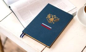 Одобрены законопроекты о приоритете Конституции РФ над решениями международных организаций и судов