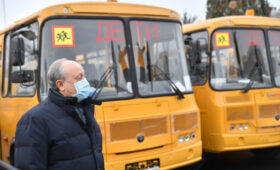 В образовательные учреждения Саратовской области поступило 70 школьных автобусов