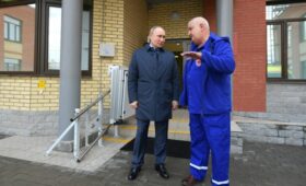 Владимир Путин осмотрел станцию скорой медицинской помощи в Пушкине