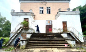 Калининградская область: В Холмогоровке привели в порядок историческое здание командного пункта 43-й армии
