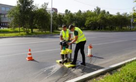 В Магадане проверяют качество асфальтового покрытия дорог