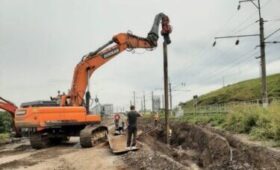 Хакасия: На участке автодороги Абакан – Подсинее с мостовым переходом через Енисей началась установка шпунтового ограждения