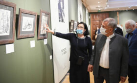 Рустам Минниханов посетил выставку художественных работ Сергея Шойгу