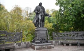 В Петрозаводске торжественно открыли памятник Чарльзу Гаскойну