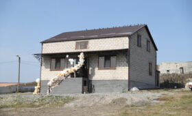 Глава Ингушетии вручил ключи от новых домов 36 малоимущим семьям