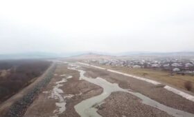 На реке Аксаут в станице Кардоникская Зеленчукского района завершились работы по ремонту берегоукрепительных сооружений