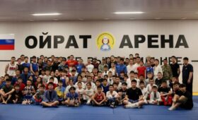 Глава Калмыкии Бату Хасиков: «Юные спортсмены учатся у лучших»